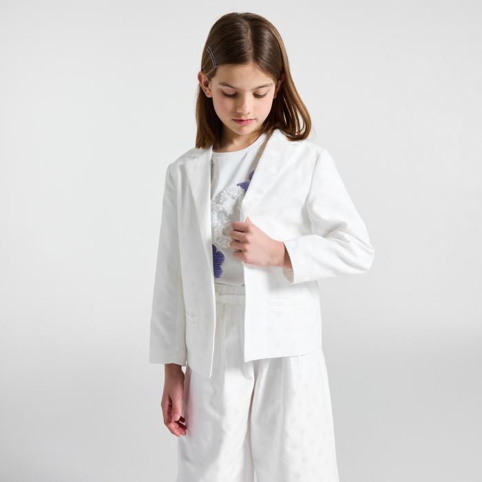 Бял блейзър