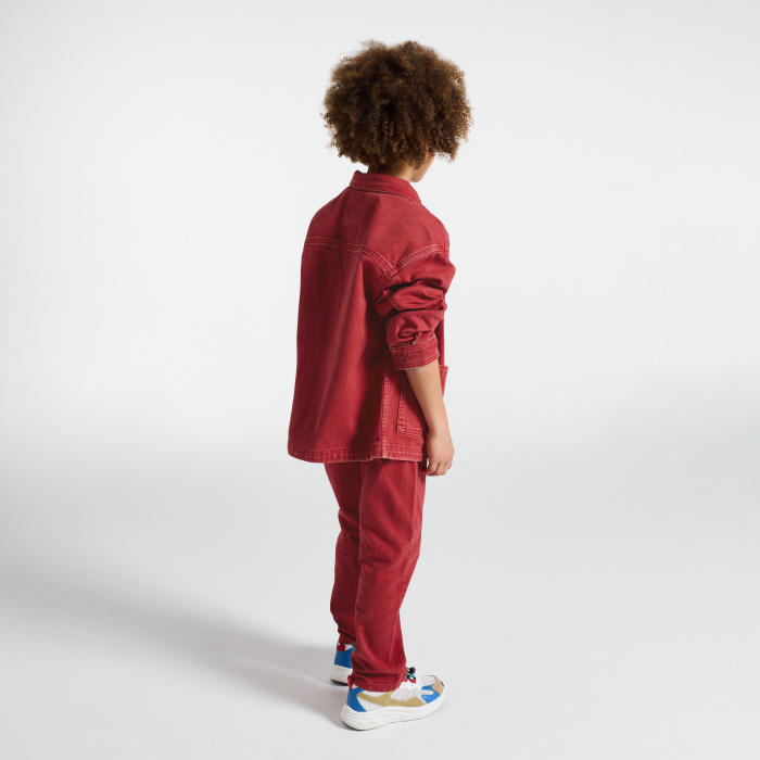 Червено яке тип риза