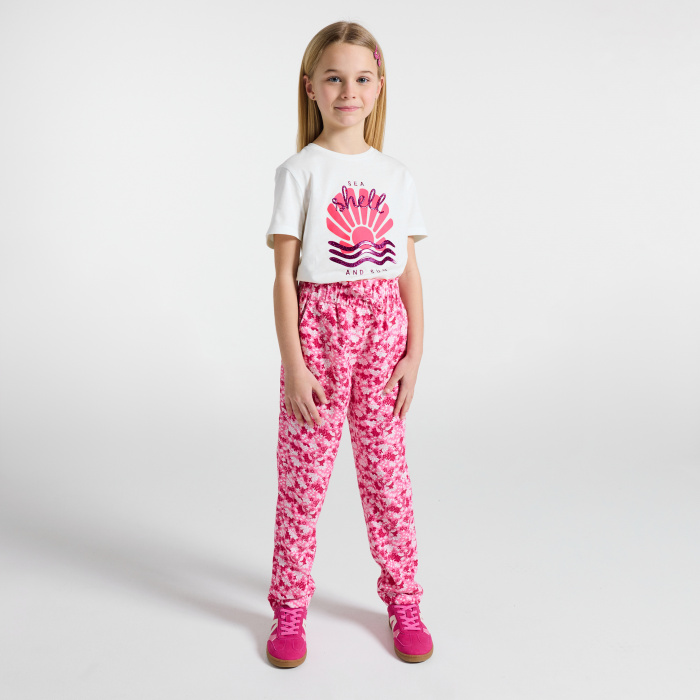 Бяла тениска с мотив и къс ръкав