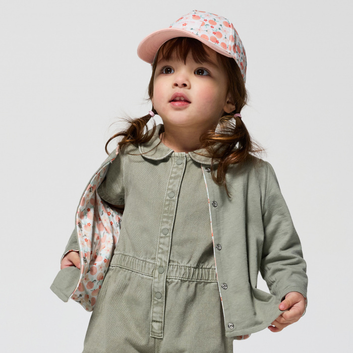 Шапка с щампа на плодове