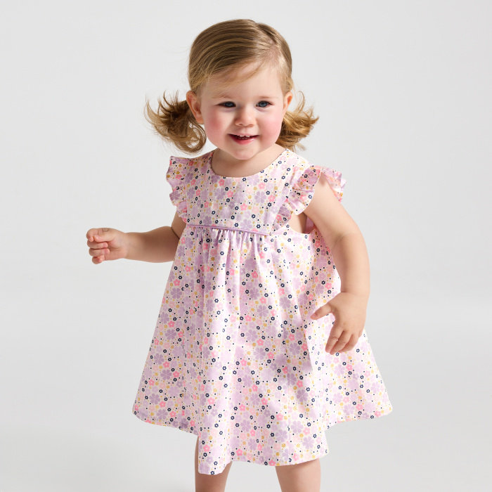 Розова рокля с флорални мотиви