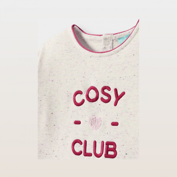 Бежова рокля с надпис „cosy club“
