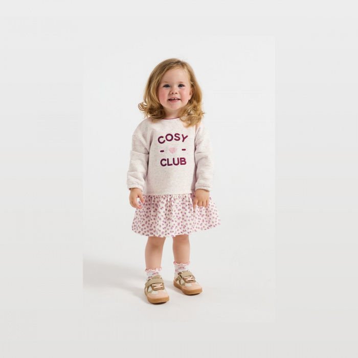 Бежова рокля с надпис „cosy club“