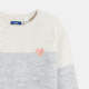 Tрицветен пуловер с бродирано сърце